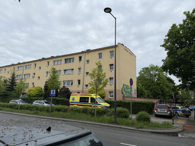 Zabarykadował się w łazience z nożem. Na warszawskiej Woli znaleziono ciało 67-letniej Ewy