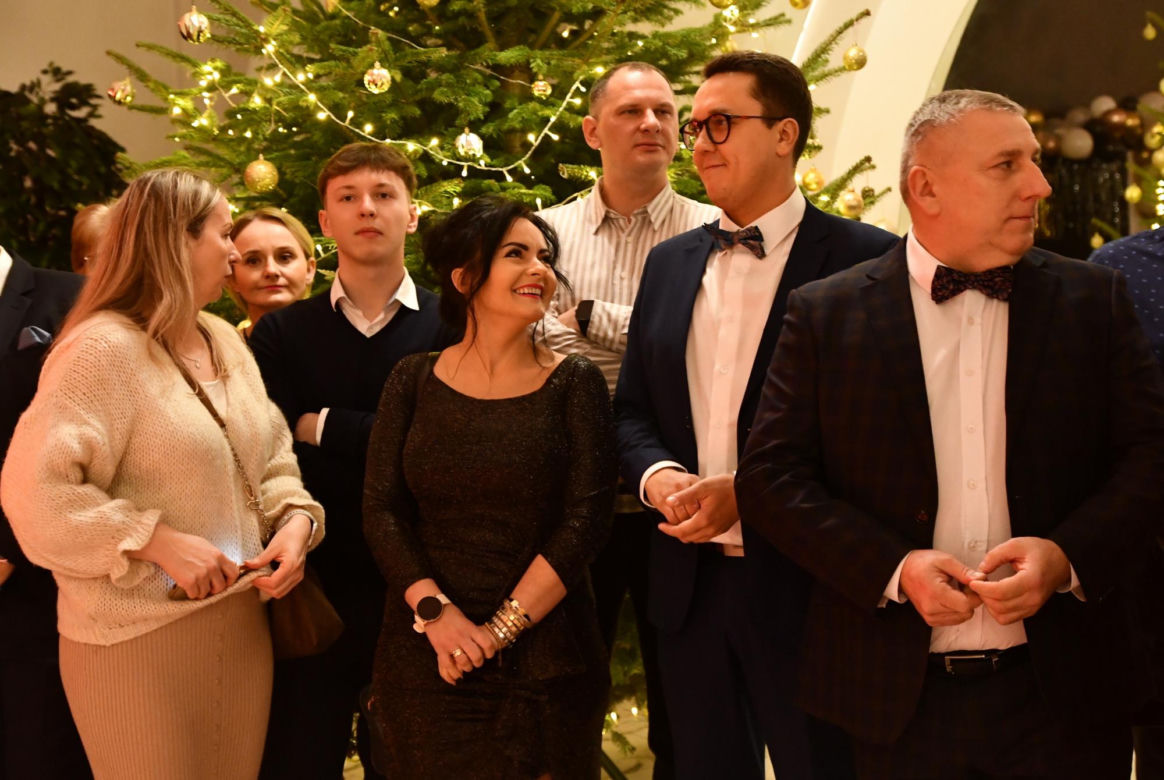 Studniówki 2025: Bal III Liceum Ogólnokształcącego w Starachowicach