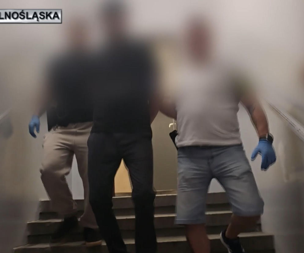 Zasnęła w taksówce. Po przebudzeniu zobaczyła kierowcę obok siebie