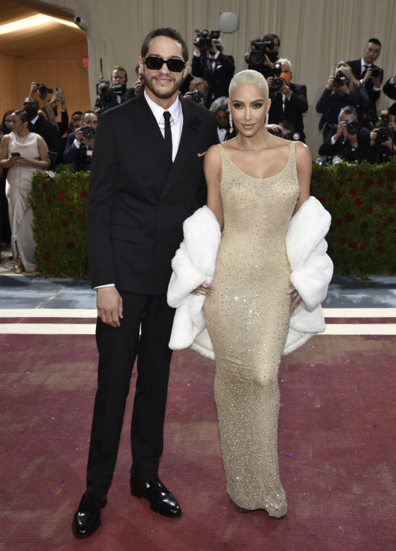 Kim Kardashian w sukni Marylin Monroe. "To profanacja!"