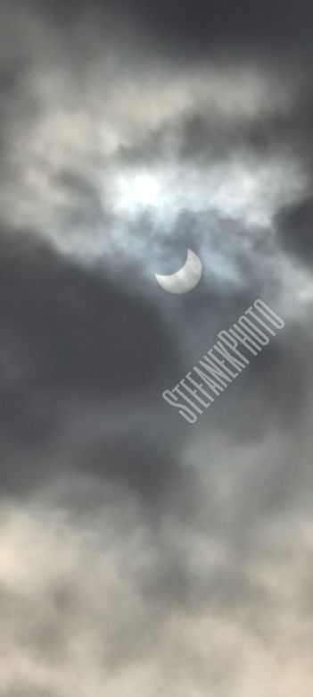Niesamowity widok! Częściowe zaćmienie słońca w Lublinie w obiektywie Czytelników