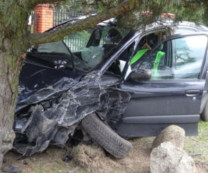 Kompletnie pijany rozbił się citroenem