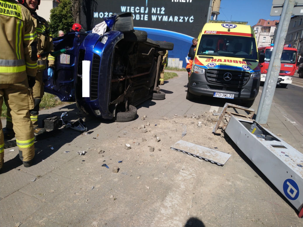 Samochód przygniótł pieszą! Groźny wypadek w Poznaniu 