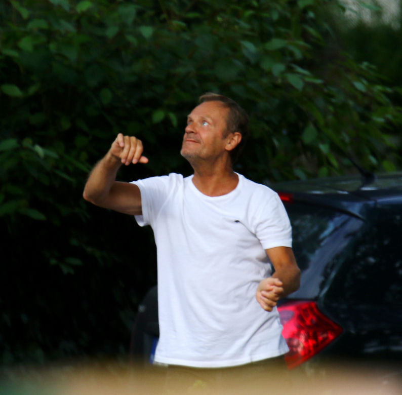 Donald Tusk. Z wnukiem harata w gałę.