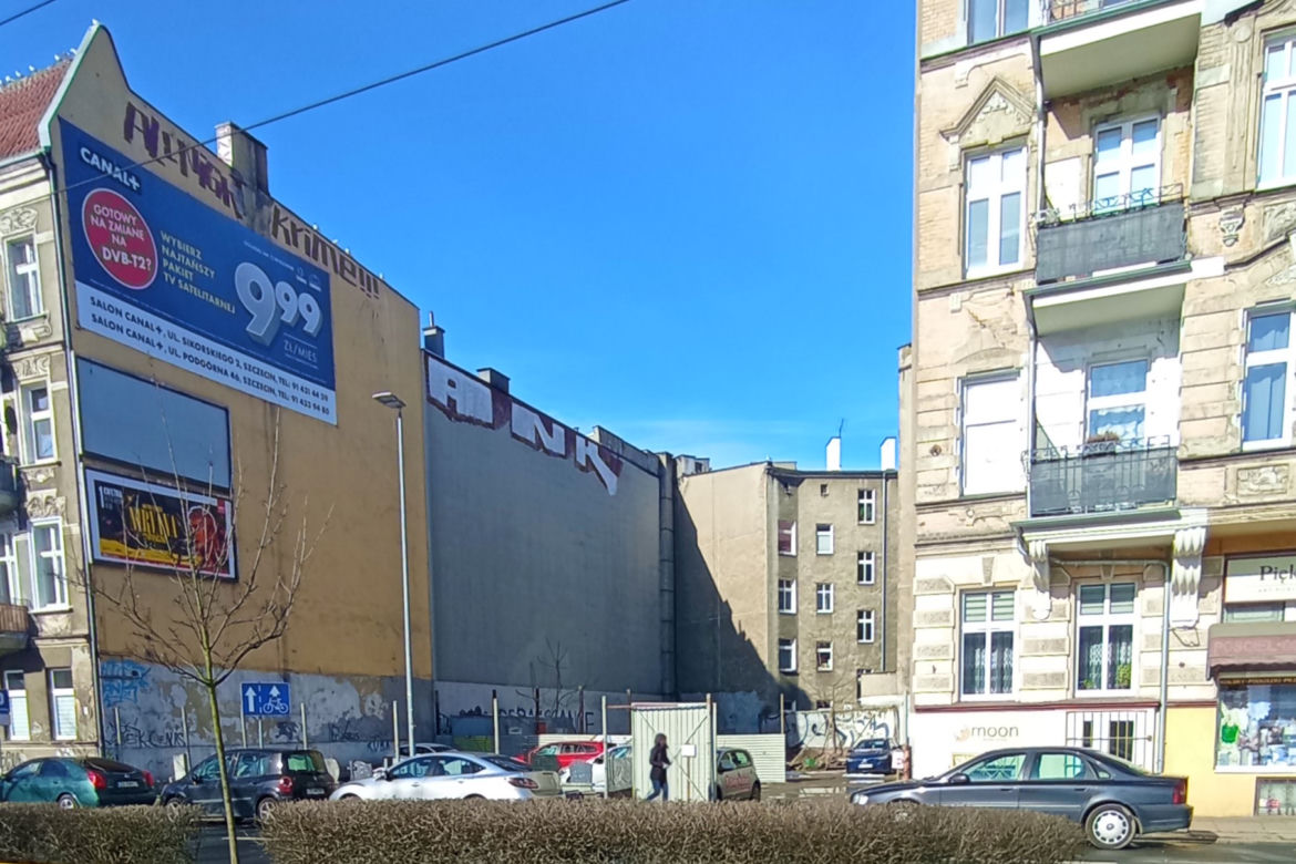 Wystawa nagrobków straszy w centrum Szczecina