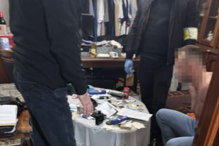 5 osób zatrzymanych w sprawie nielegalnego handlu opioidami i lekami z morfiną