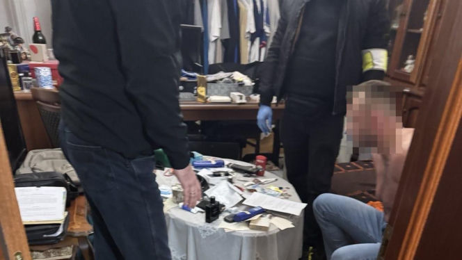 5 osób zatrzymanych w sprawie nielegalnego handlu opioidami i lekami z morfiną