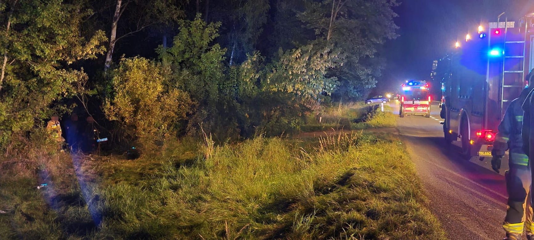 Dramat pod Siedlcami. Najpierw zderzył się z łosiem, później huknął w naczepę ciężarówki 