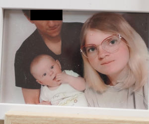 Lipsk. Ojciec rzucił 6-miesięcznym dzieckiem o podłogę. Matka: powinien zgnić w więzieniu