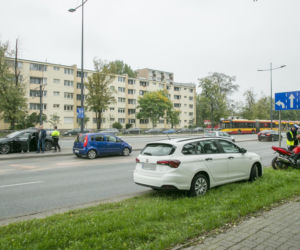 Motocyklista runął na jezdnię
