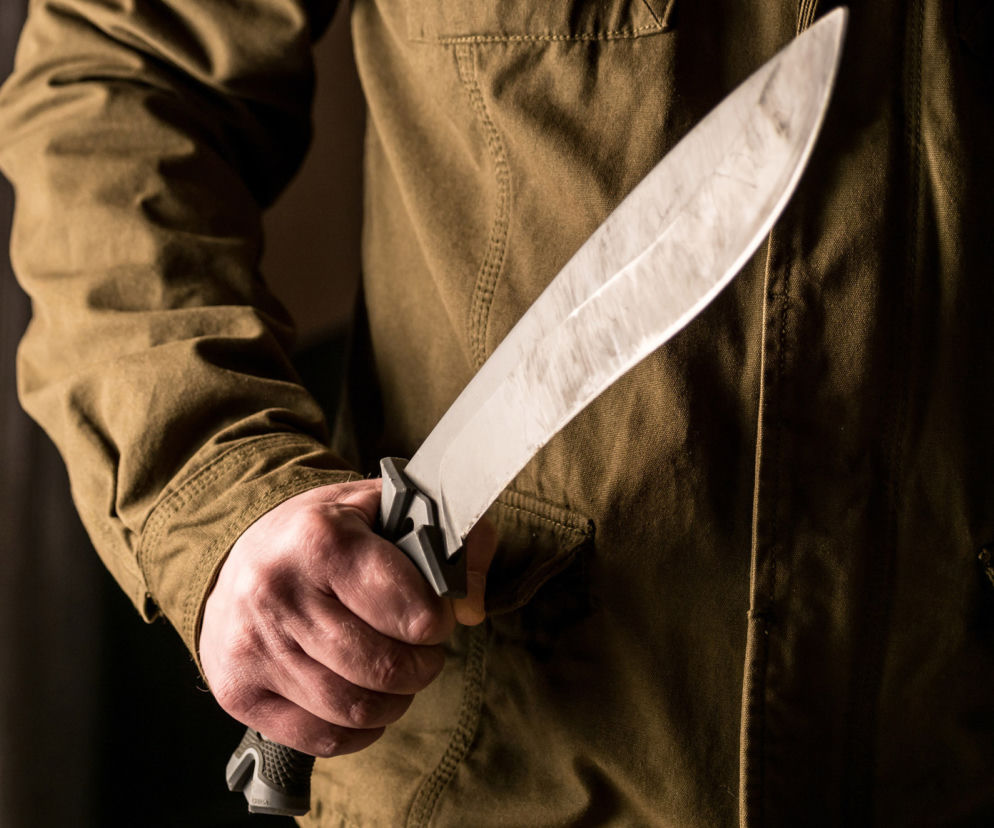 Horror pod Warszawą. 26-latek pociął maczetami dwóch mężczyzn