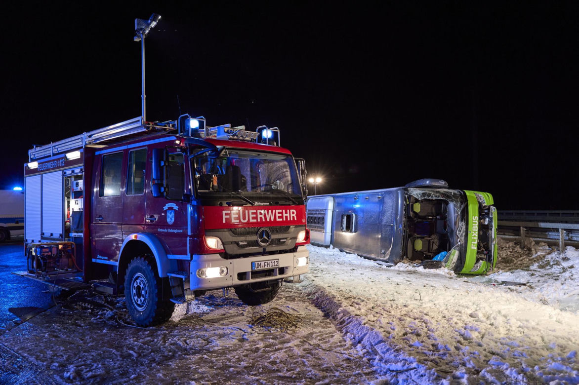 Wypadek polskiego autobusu w Niemczech. Dwie osoby nie żyją, wiele jest rannych