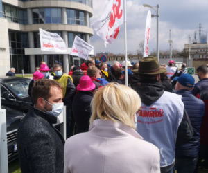 Gorąco pod siedzibą Tauronu. Związkowcy sprzeciwiają podziałowi spółki: Sasin i Soboń odlecieli! [ZDJĘCIA, WIDEO]