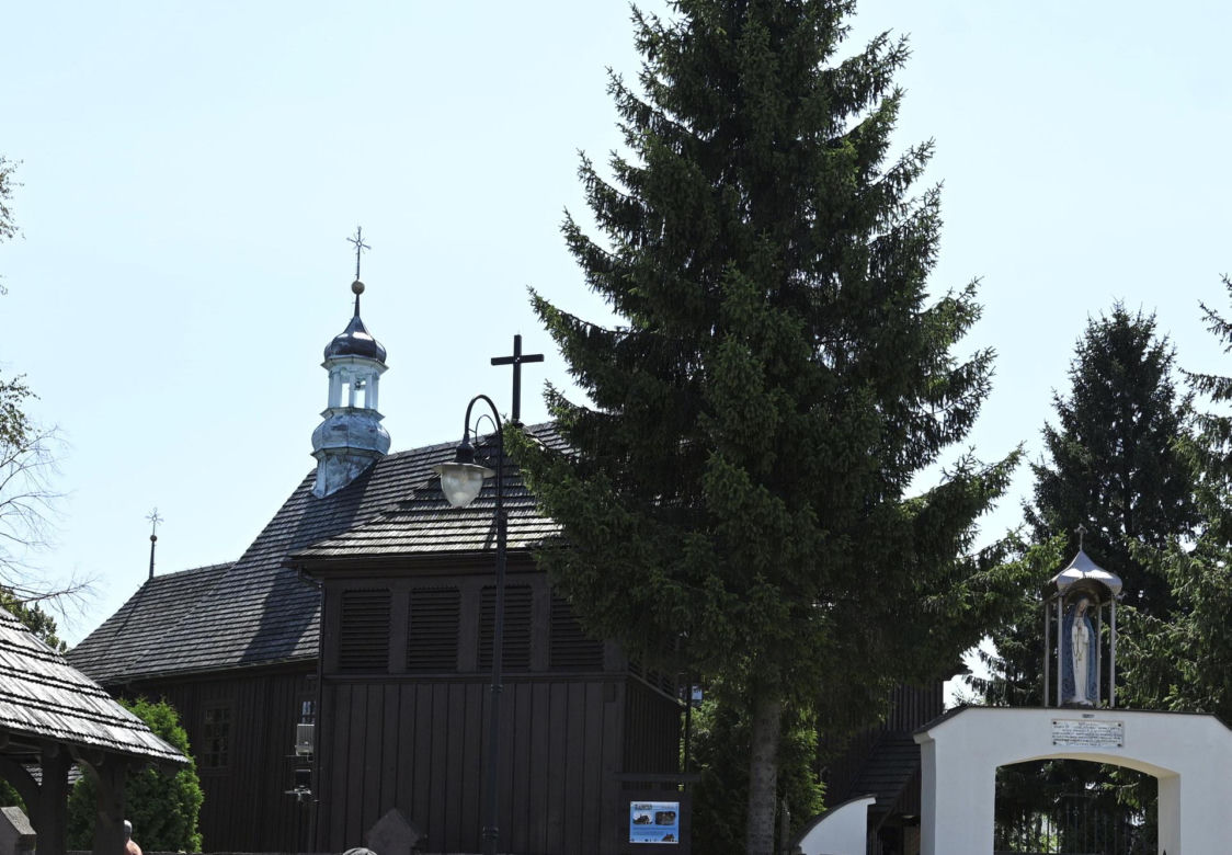 Tak zmienił się kościół z kultowego Rancza. Aktorzy zbierali na remont