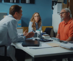 M jak miłość odc. 1900. Olek (Maurycy Popiel), Sylwia (Hanna Turnau), Adam Werner (Jacek Kopczyński)