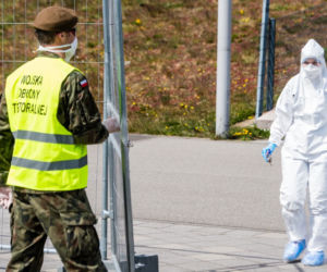 Testy na koronawirusa pod stadionem [ZDJĘCIA]