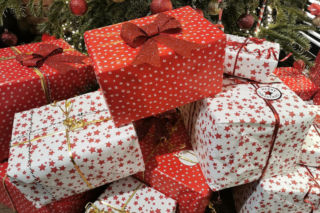 Tanie prezenty na święta do 120 zł. TOP 14 pomysłów na trafiony podarunek