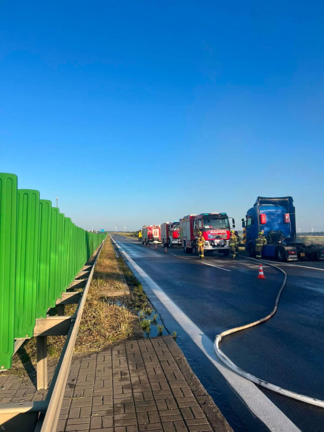 Uwaga kierowcy! Pożar na autostradzie A4. Droga nieprzejezdna, policja wyznaczyła objazd