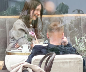 Marcin Mroczek z dziewczyną w cukierni