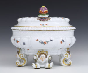 Zamek na Wawelu zaprasza na wystawę miśnieńskiej porcelany