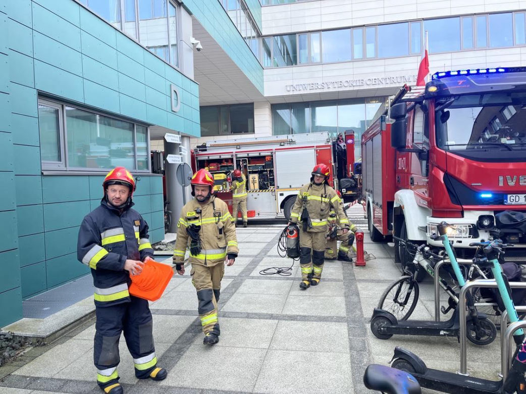 Zalane pomieszczenia w UCK w Gdańsku. Zakład Radioterapii Kliniki Onkologii i Radioterapii