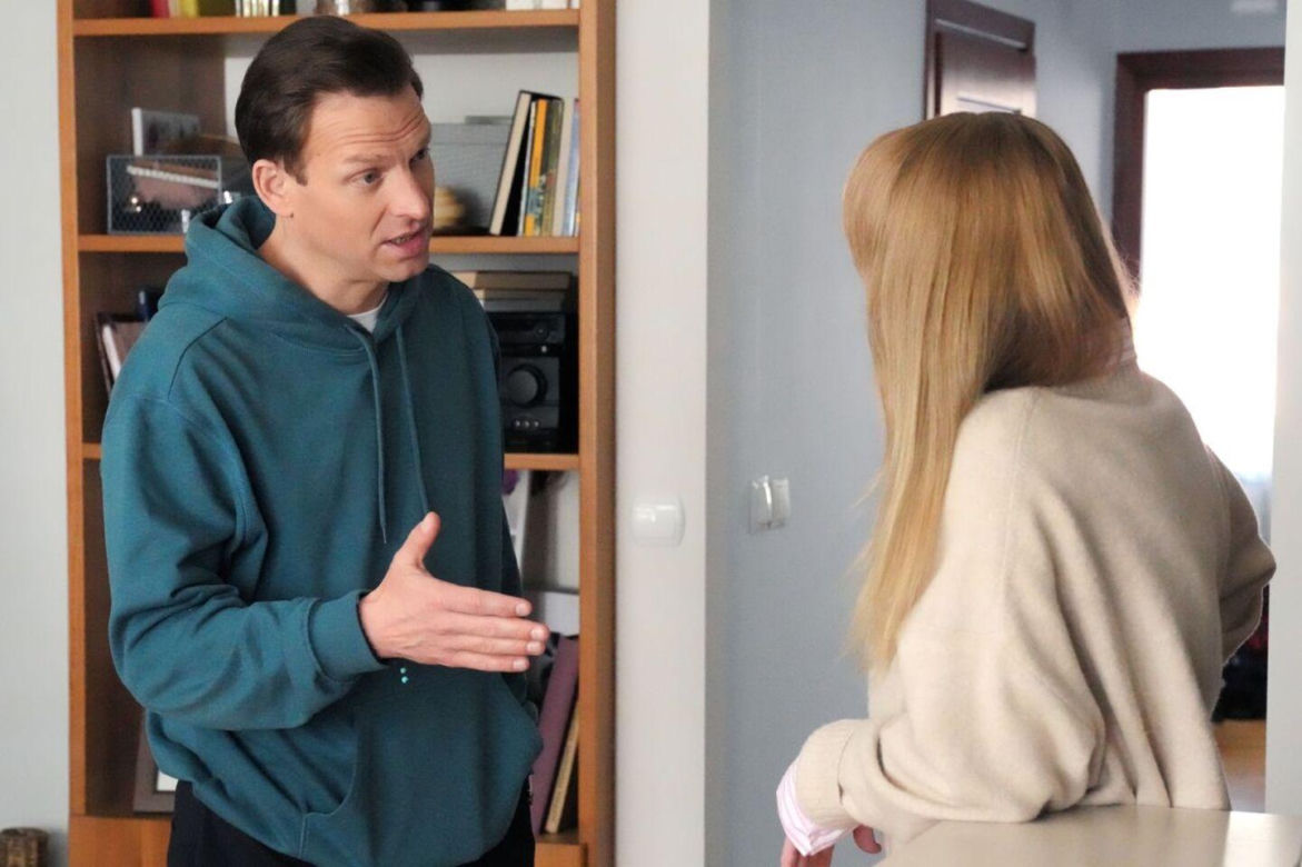 Barwy szczęścia, odcinek 3247. Agnieszka (Katarzyna Tlałka), Łukasz (Michał Rolnicki)