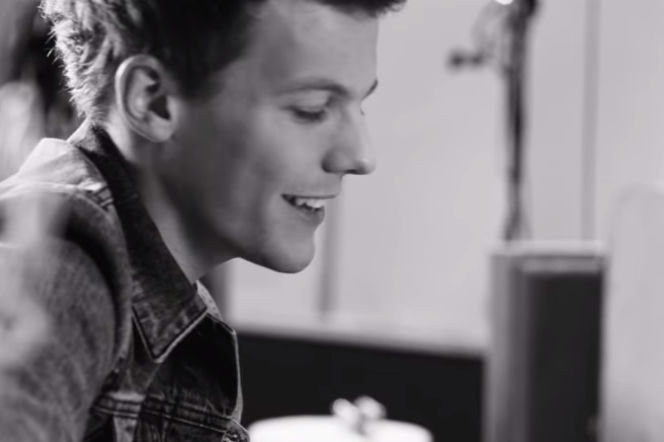 Louis Tomlinson - kadr z teledysku Little Things. Małe rzeczy dla małych dzieci, pewnie teraz będą mu w głowie