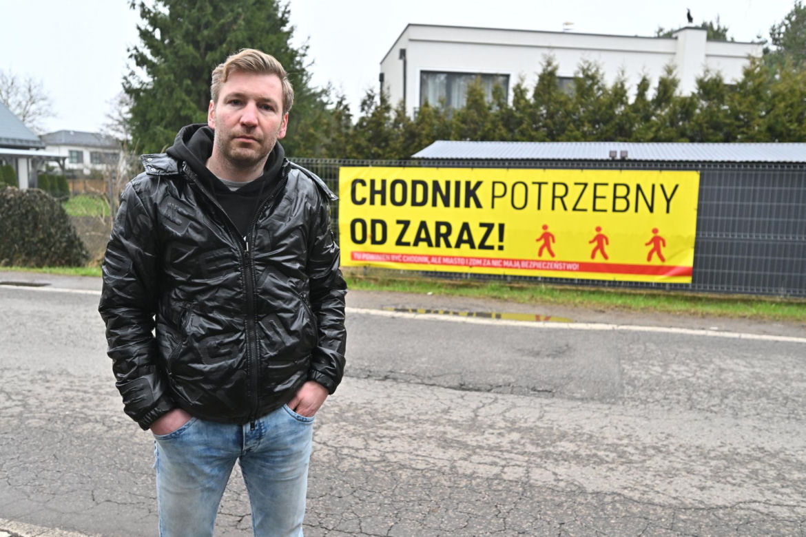 "Chcemy chodnika i autobusu". Mieszkańcy ul. Szamocin na Białołęce apelują do urzędników
