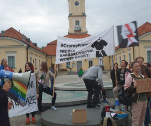 Zakaz edukacji seksualnej. Białostoczanie protestowali na Rynku Kościuszki