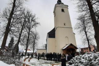Pogrzeb nastolatków z Nowej Białej. Zginęli tragicznie w Sylwestra [ZAPIS RELACJI Z UROCZYSTOŚCI]