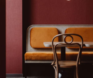 Secesja, parowozy i koktajle. Wnętrza nowego food hallu w historycznej kamienicy w centrum Poznania