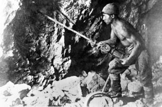 QUIZ PRL. Czy się stoi, czy się leży, trzy tysiące się należy. Tak pracowano w PRL-u