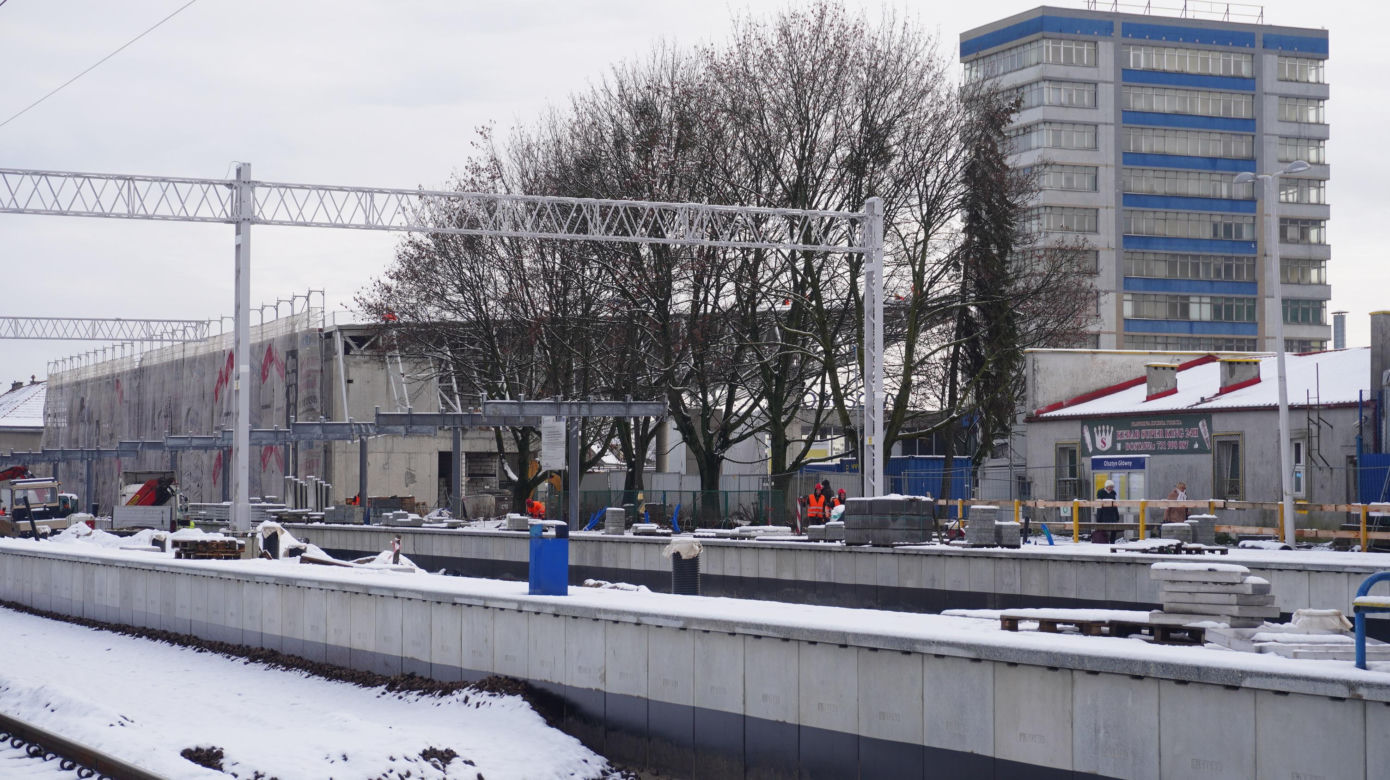 Dworzec Główny w Olsztynie rośnie w oczach. Stoi już metalowa konstrukcja budynku [ZDJĘCIA]