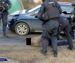 WIELKA AKCJA CBŚP. Gangsterzy zatrzymani za posiadanie i handel bronią