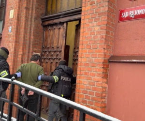 Już trzy osoby usłyszały zarzuty po brutalnym ataku na człowieka na osiedlu Bajka w Bydgoszczy