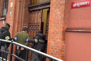 Już trzy osoby usłyszały zarzuty po brutalnym ataku na człowieka na osiedlu Bajka w Bydgoszczy