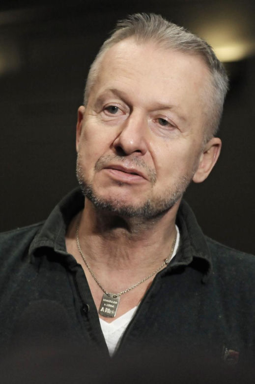 Od "Człowieka z żelaza" po "Kobiety mafii". Tak przez lata zmieniał się Bogusław Linda. Co za metamorfoza!