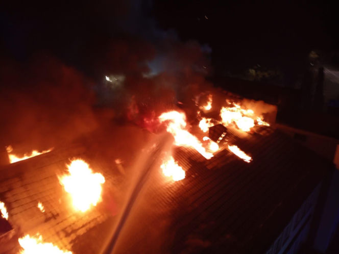 Hajnówka. Pożar sklepu meblowego. Milionowe straty