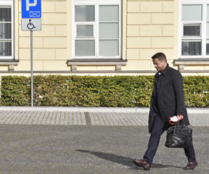 Tyle można zarobić w stołecznym ratuszu. Niektórzy mają wypłatę wyższą niż Trzaskowski! 