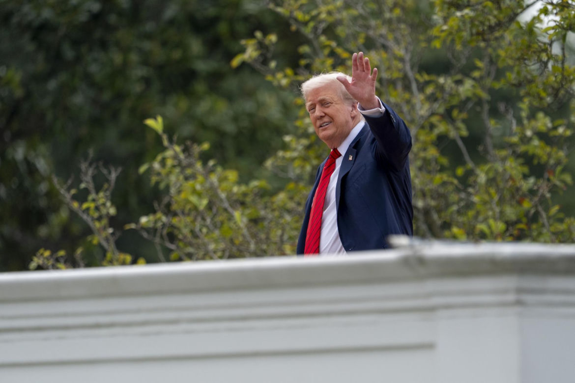 Trump wszedł na dach Białego Domu! Mówił o broni nuklearnej