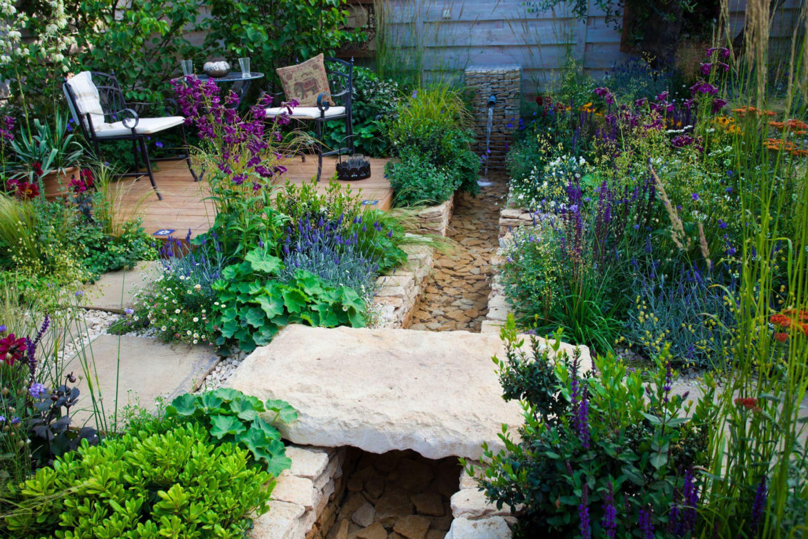 Patio w ogrodzie