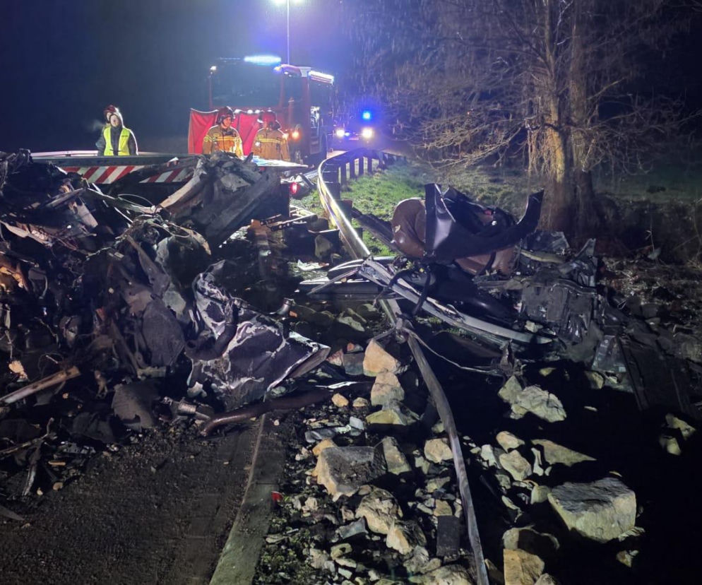 Z ogromną siłą wjechał w przystanek. 19-latek nie miał szans!