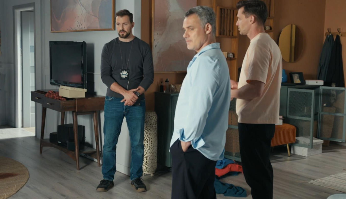 Barwy szczęścia odc. 3271.Marcin Kodur (Oskar Stoczyński), Karol (Jan Wieczorkowski), Darek Janicki (Andrzej Niemyt)
