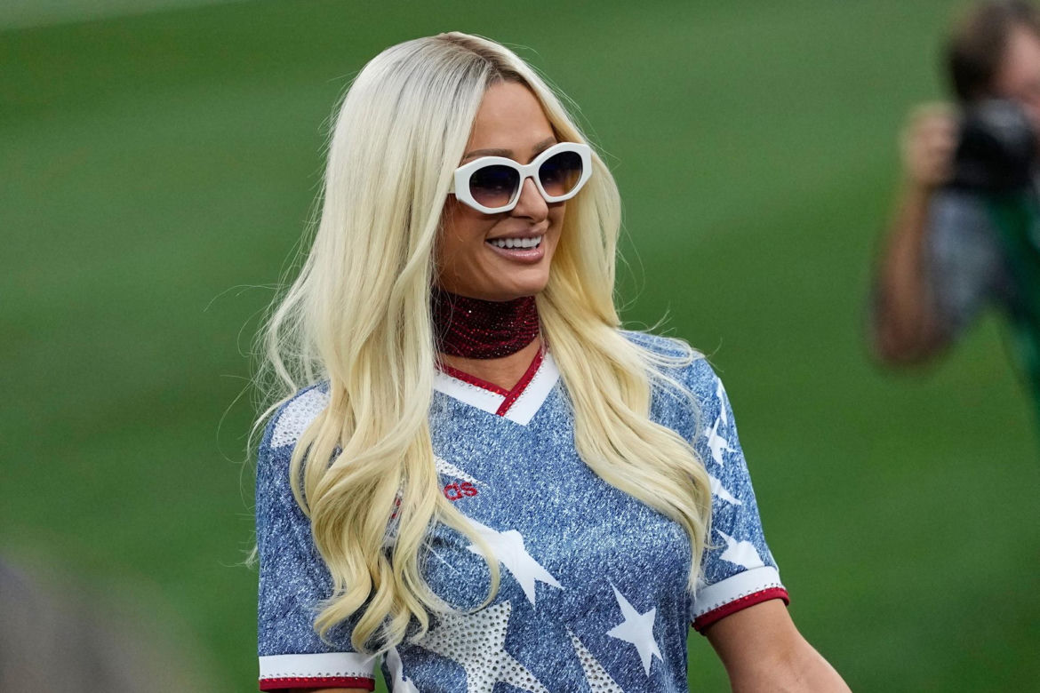 Paris Hilton z dziećmi w dopasowanych stylizacjach