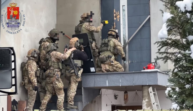 Podwójne zabójstwo na Targówku. Radek J. maczetą bronił się przed kontrterrorystami