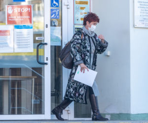 Jolanta Kwaśniewska poszła załatwić sprawy. Jej kierowca w tym czasie...Fuj! Jak tak można?!
