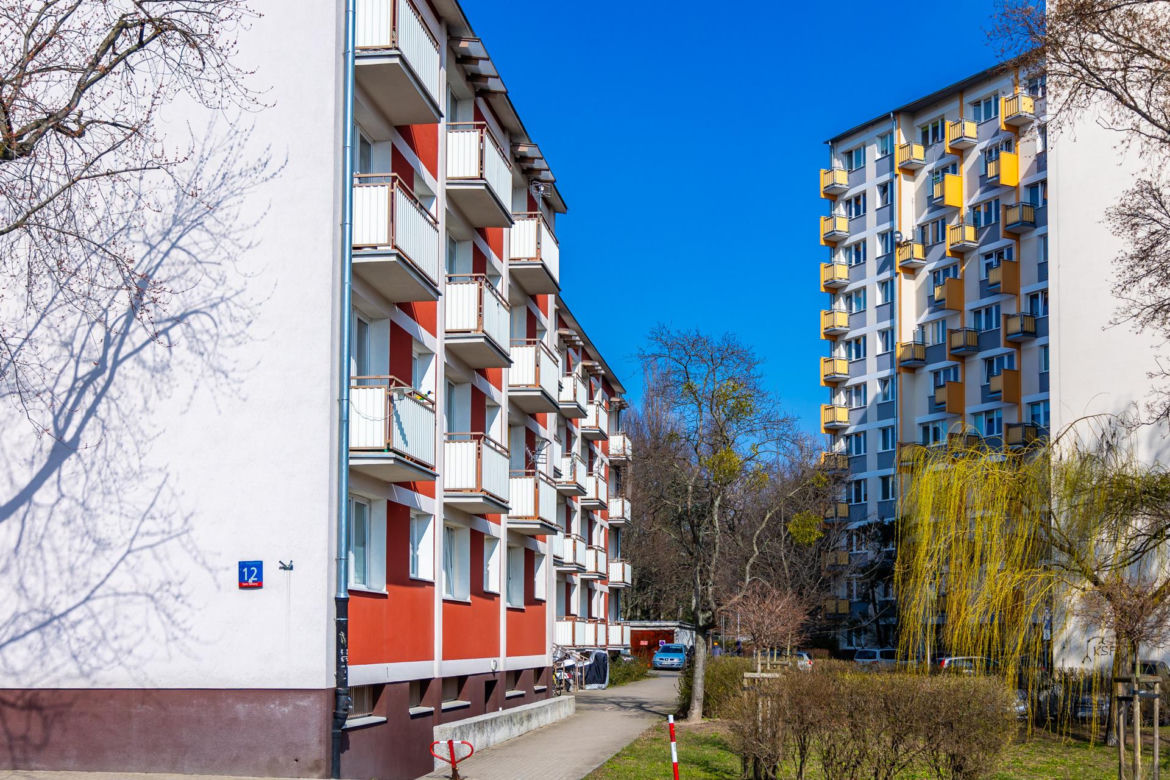 Pasteloza na warszawskich blokach - zobacz zdjęcia jaskrawych przykładów
