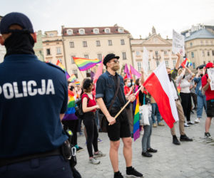 Demonstracja LGBT i narodowców na krakowskim Rynku