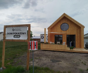 Fabryka drewnianych domów modułowych w Jagodnem już po oficjalnym otwarciu! Firma inwestuje w rozwiązania ekologiczne