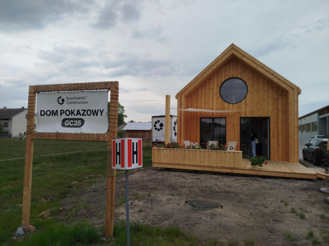 Fabryka drewnianych domów modułowych w Jagodnem już po oficjalnym otwarciu! Firma inwestuje w rozwiązania ekologiczne